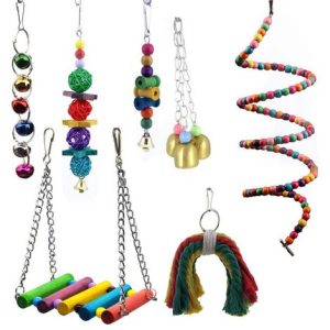 Set aus 7 Kauspielzeugen für Vögel mit Sitzstangen, Bällen und Glöckchen